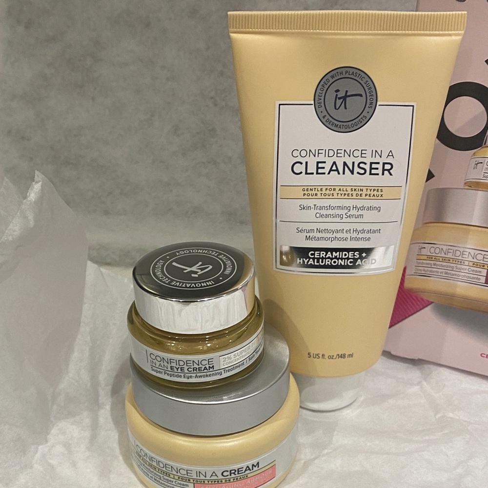 it cosmetics Confidence in a Cleanser & Cream set.mascara & eyebrow full size